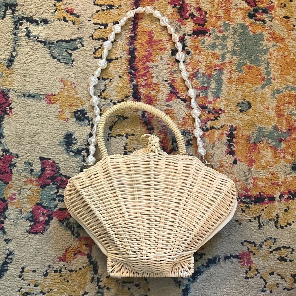 Urban Expressions Cream Woven Shell Bag with Pearl Handle